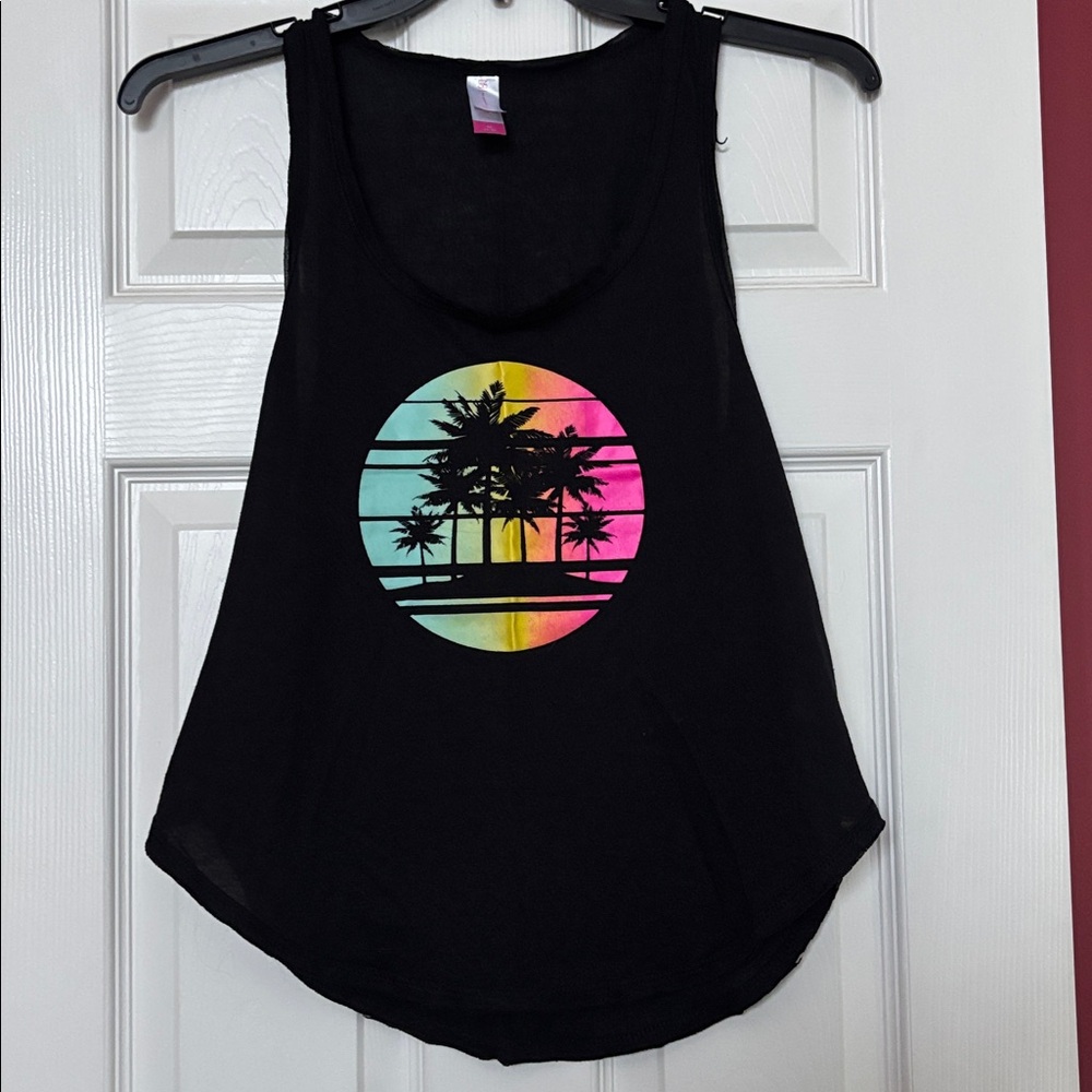 No Boundaries Black tank top with sunset and palm trees in a circle size m